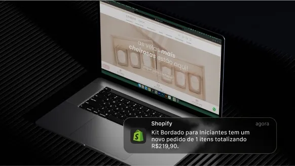 Loja publicada no notebook e a notificação de um novo pedido na Shopify